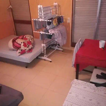 A 2 Pas Du Metro Homestay